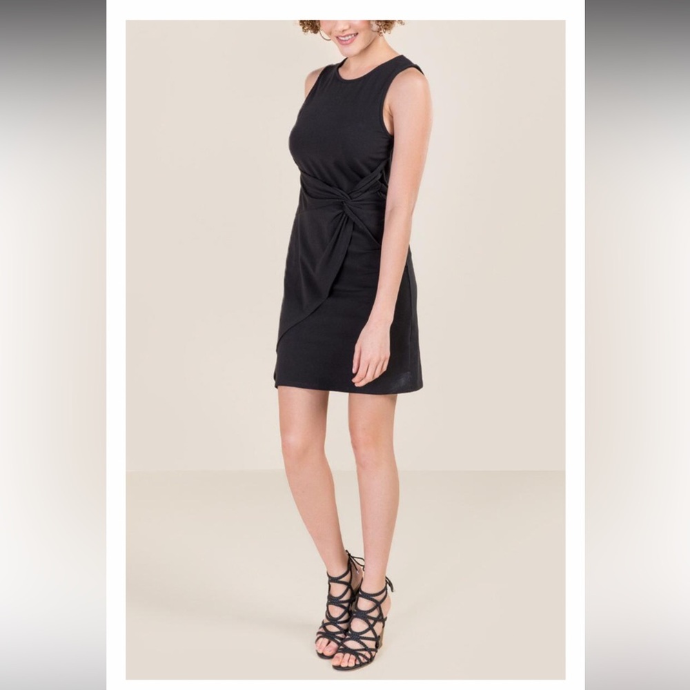 ✨Front knot mini dress✨